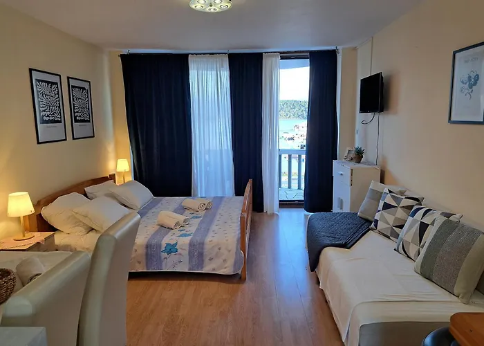 By The Sea Lumbarda, Korcula - 4385 *